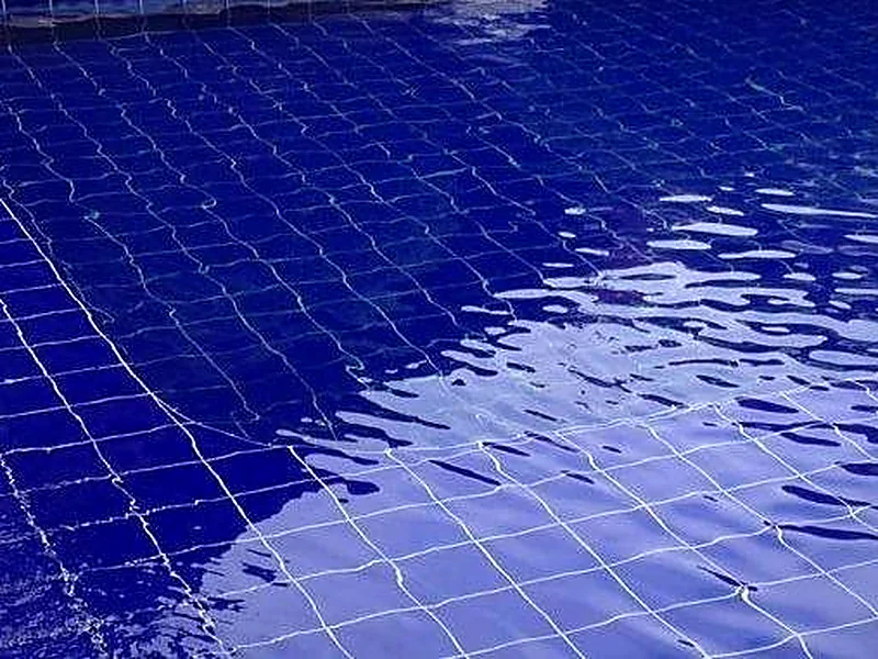 A mesma piscina residencial depois da reforma completa feita pela VI Piscinas