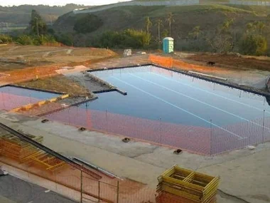Piscina de grande porte no Condomínio Paraty, SP — VI Piscinas